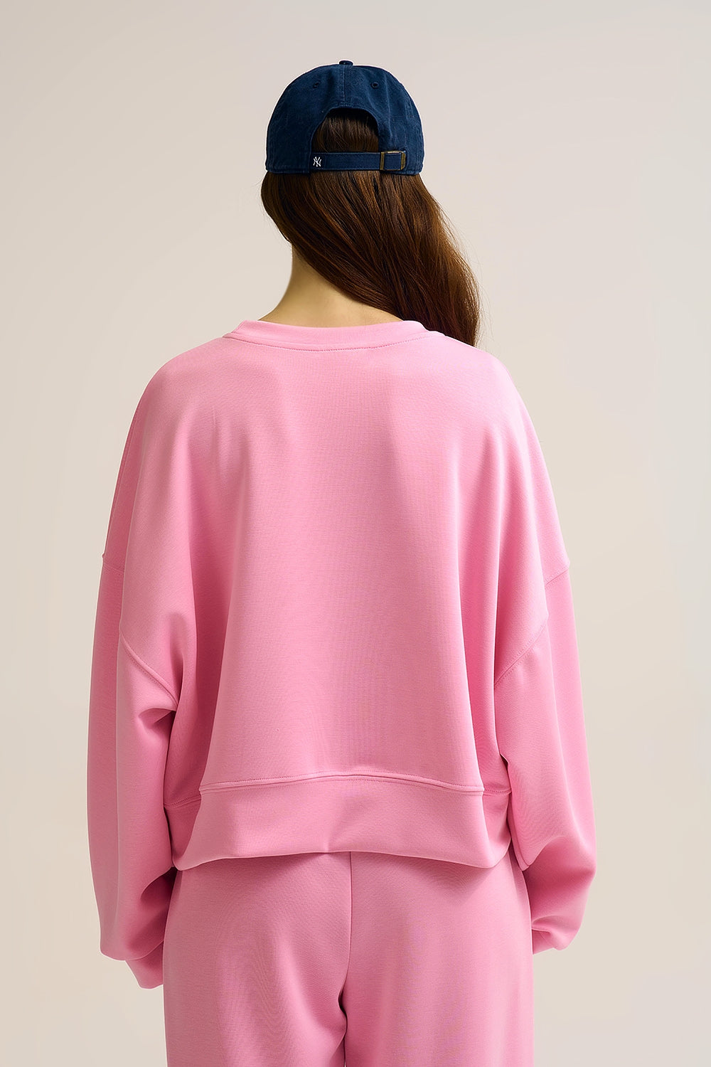 Sweatshirt basique à col ras du cou et épaules tombantes en rose