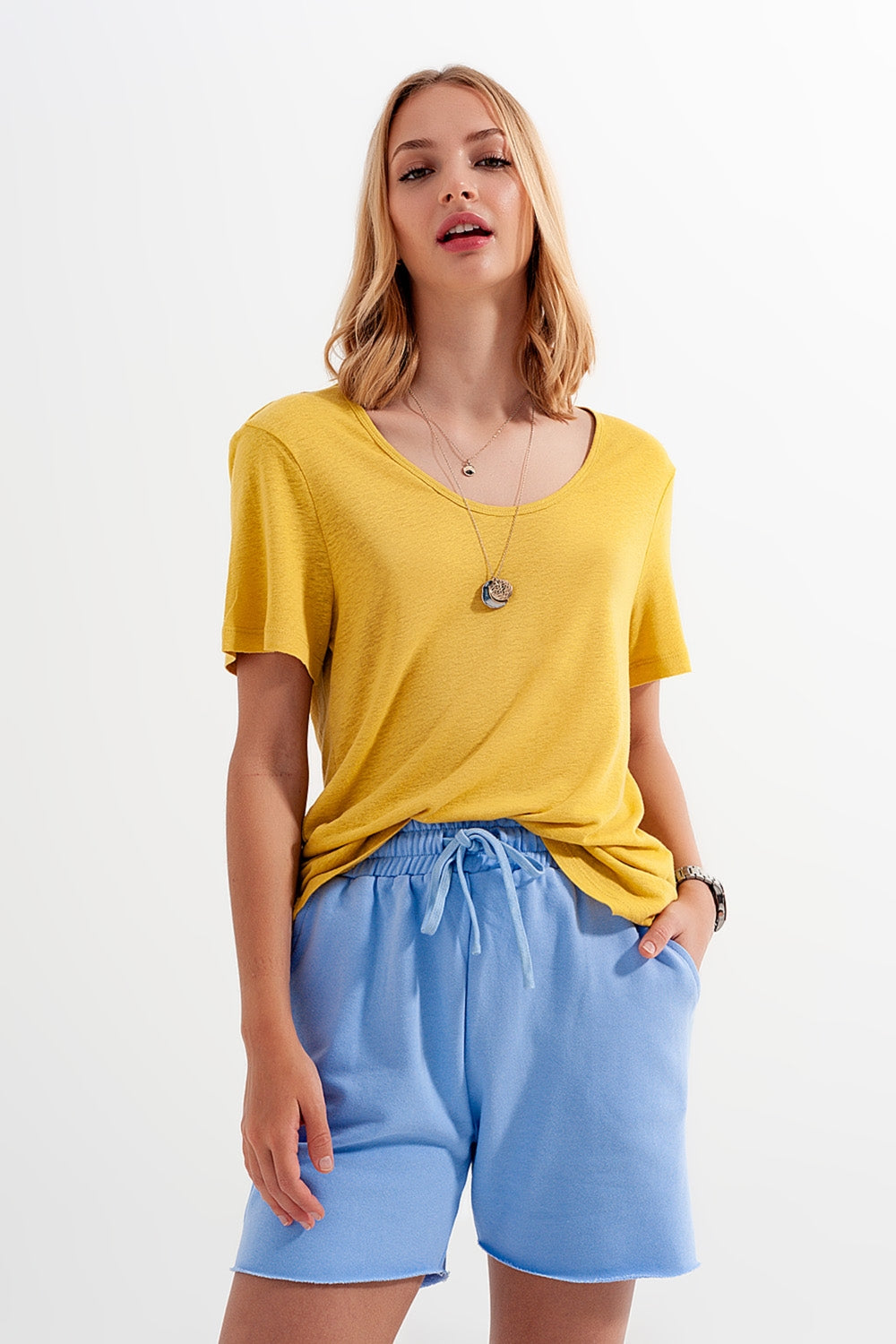 T-shirt à collier dégagée en lin mélangé jaune