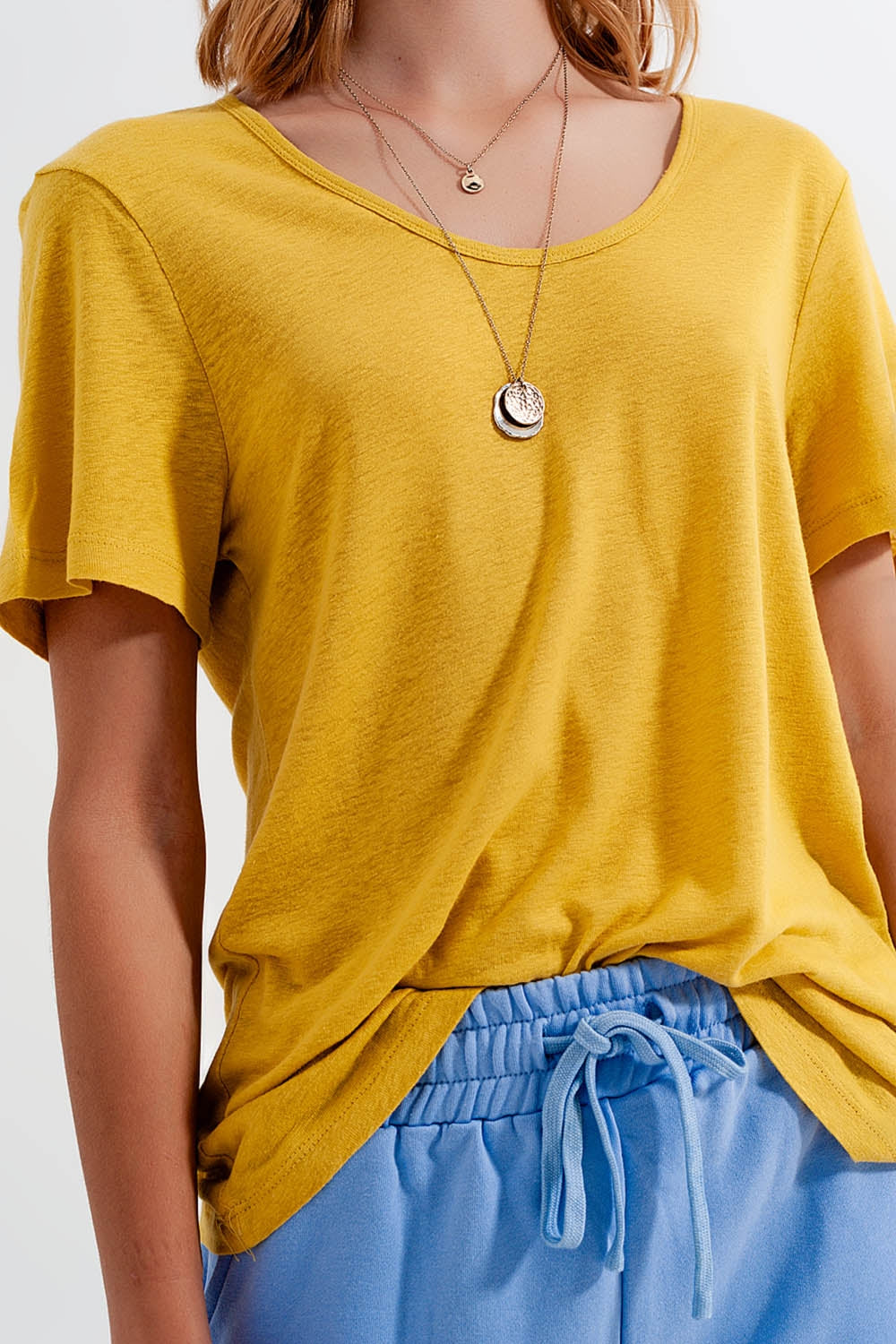 T-shirt à collier dégagée en lin mélangé jaune