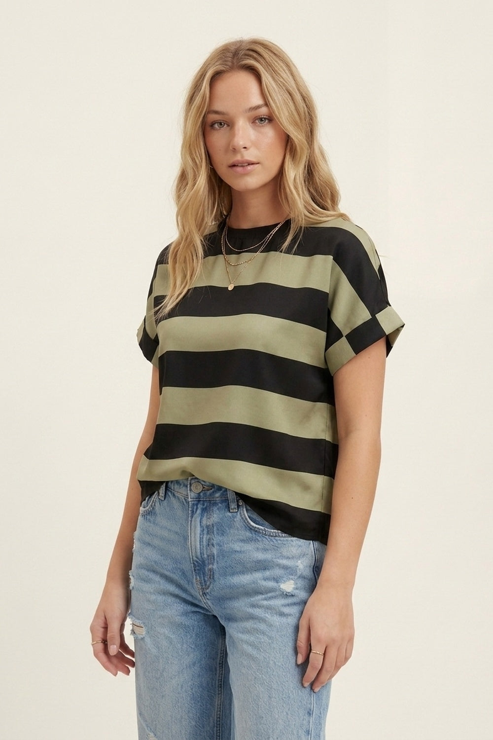 T-shirt à rayures noir et vert olive en tissu satin