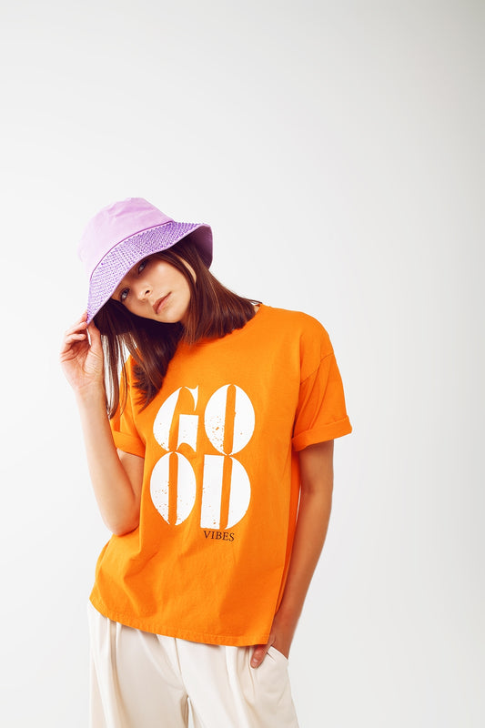 Q2 T-shirt avec le texte Good Vibes en orange