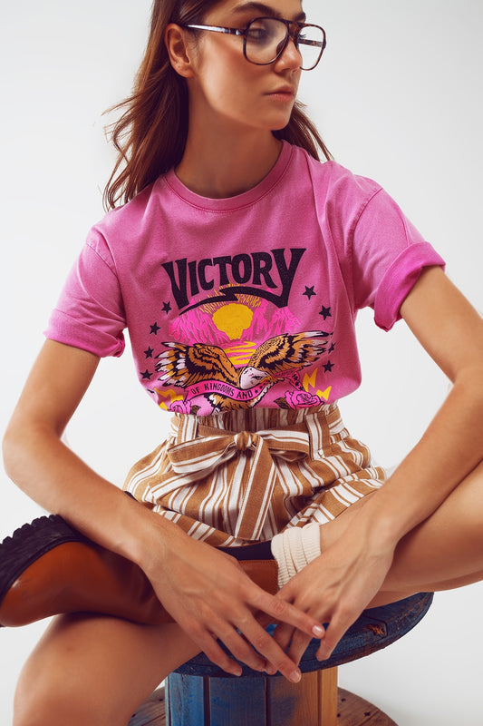 Q2 T-shirt avec le texte Victory en rose