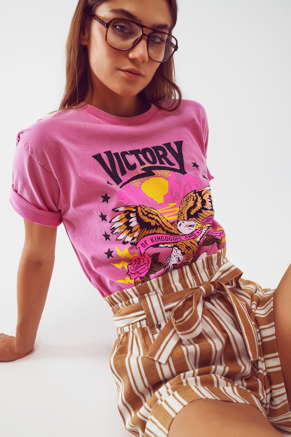 T-shirt avec le texte Victory en rose