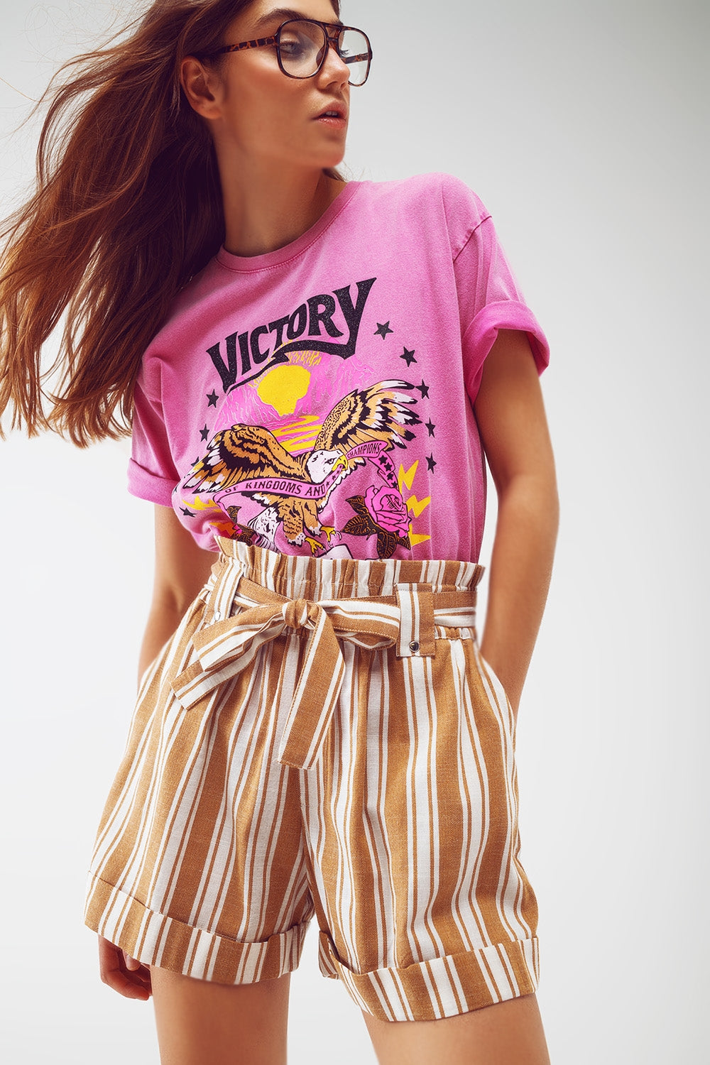 T-shirt avec le texte Victory en rose