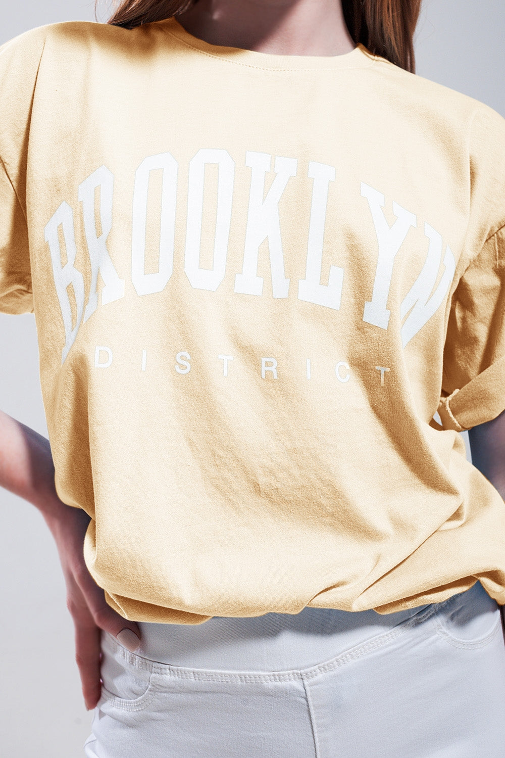 T-shirt avec texte Brooklyn District en jaune