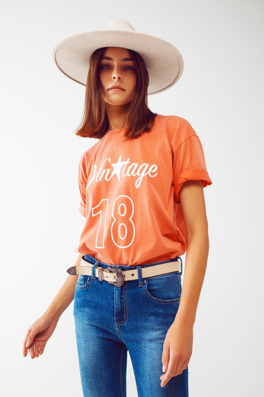 T-shirt avec texte Vintage 18 en orange