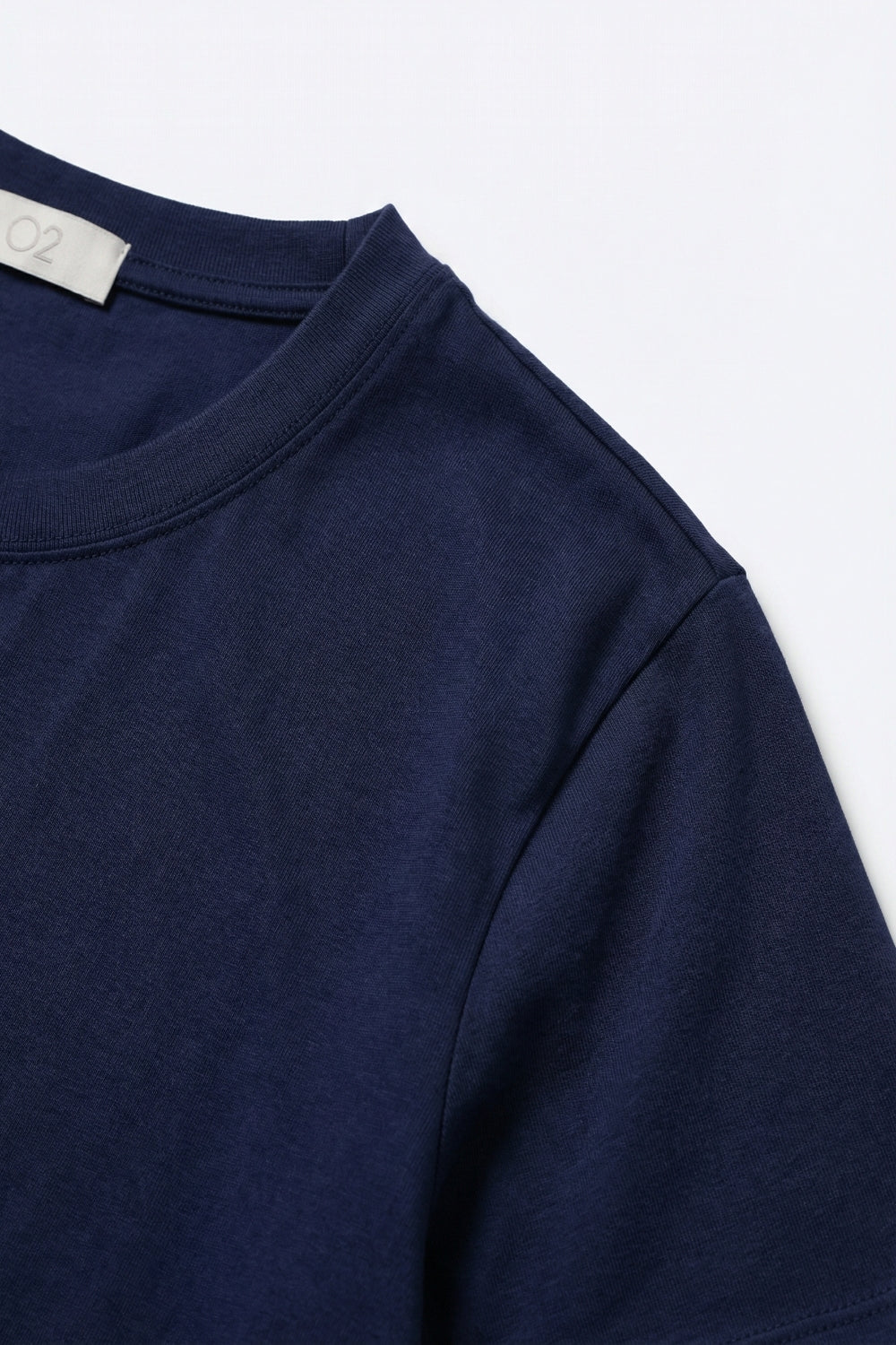 T-shirt bleu marine à col rond et manches courtes en tissu viscose