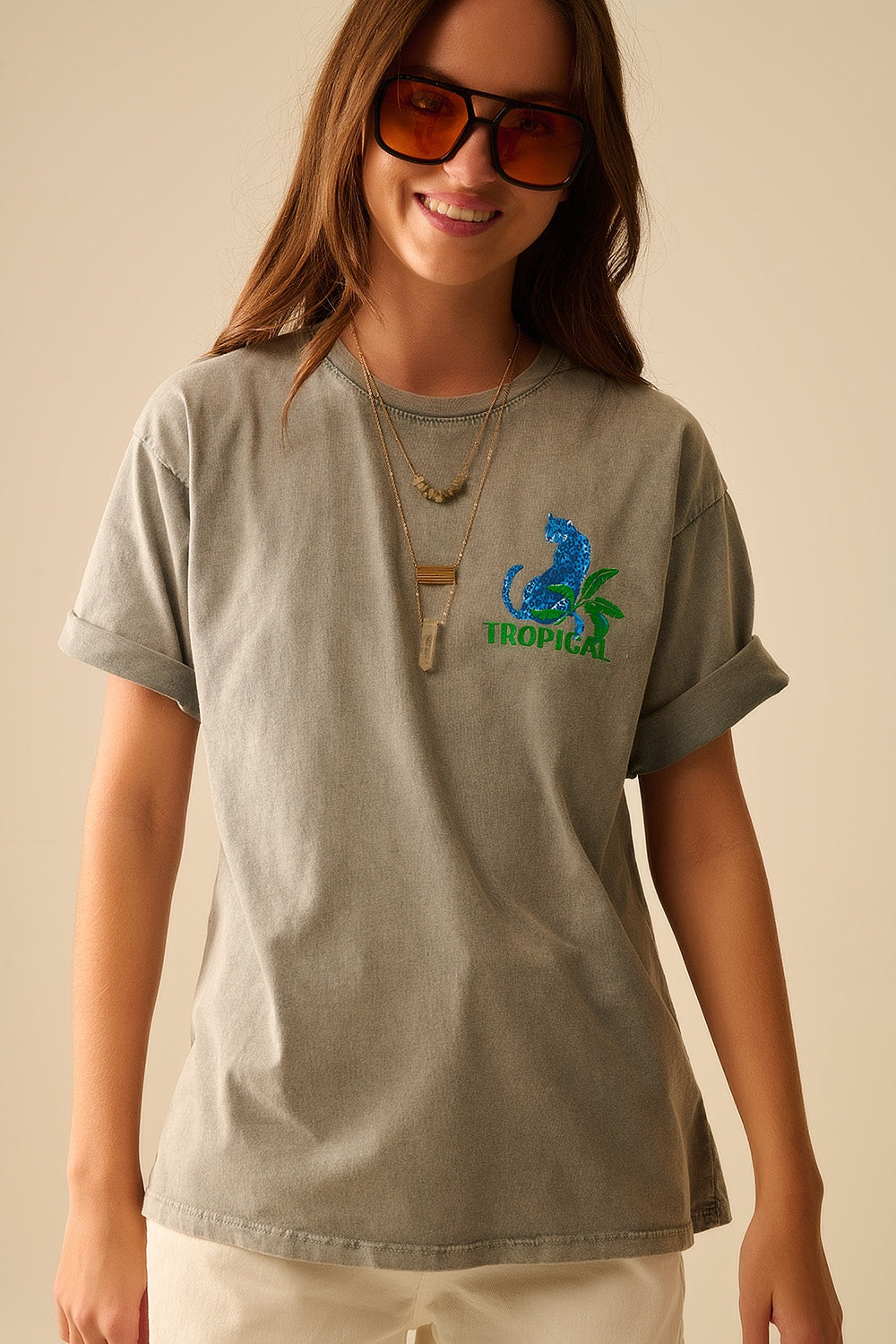 T-shirt gris fabriqué en Italie avec imprimé graphique tropical