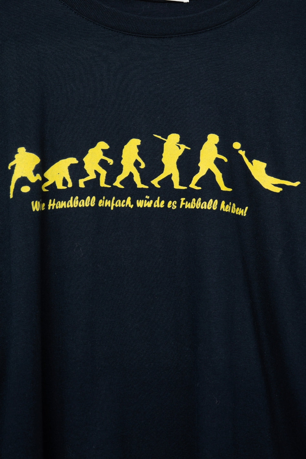 T-Shirt marine avec texte jaune et encolure ras du cou