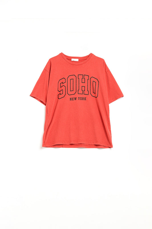 Q2 T-shirt oversize rouge avec Soho New York sur le devant