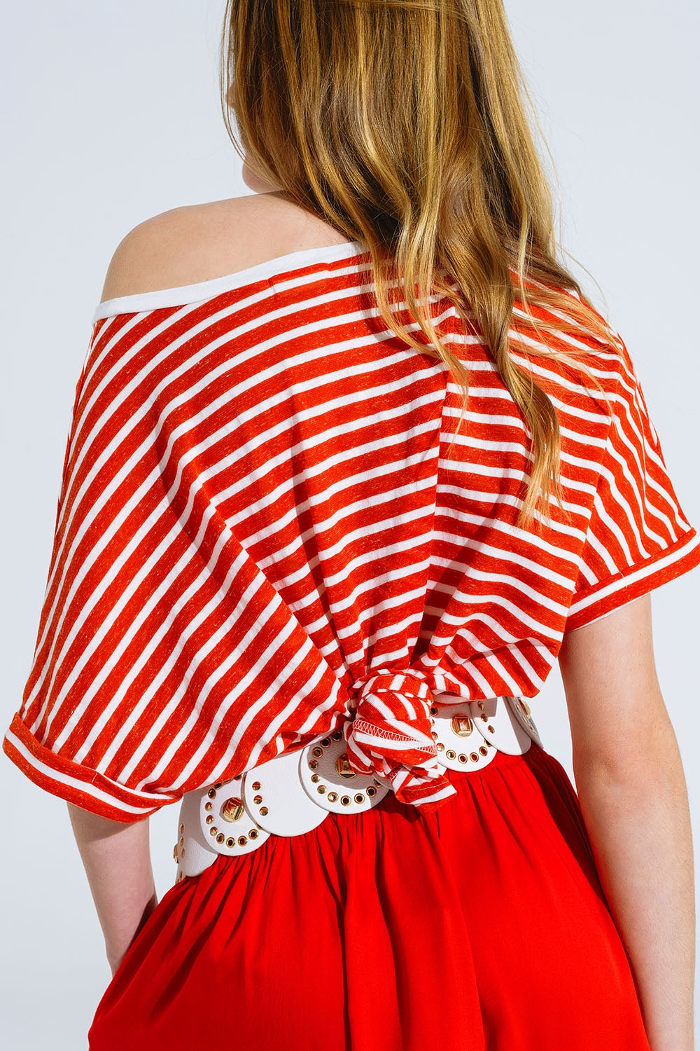 t-shirt rayé rouge à col bateau avec cœur brodé