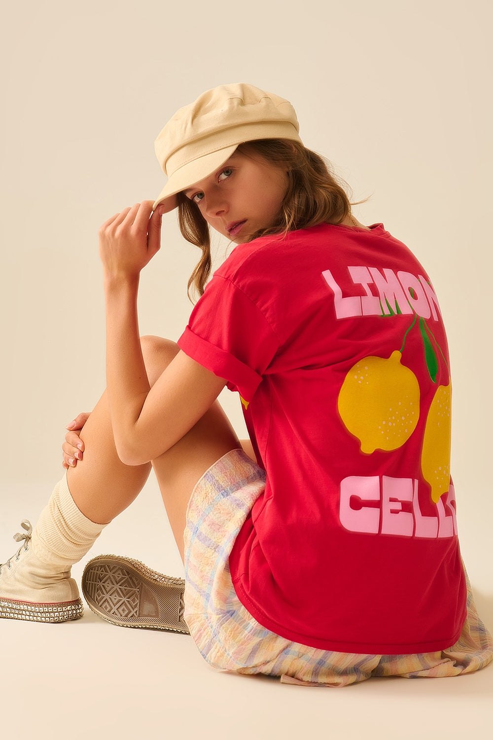 Q2 T-shirt rouge décontracté avec imprimé citron fabriqué en Italie