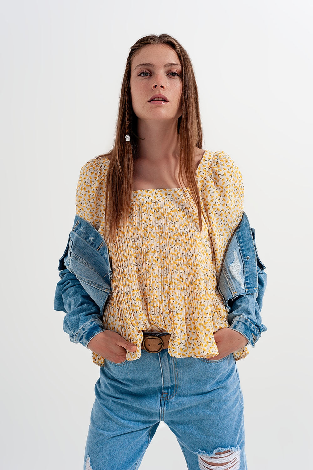 Top à fleurs avec manches bouffantes et encolure carrée jaune