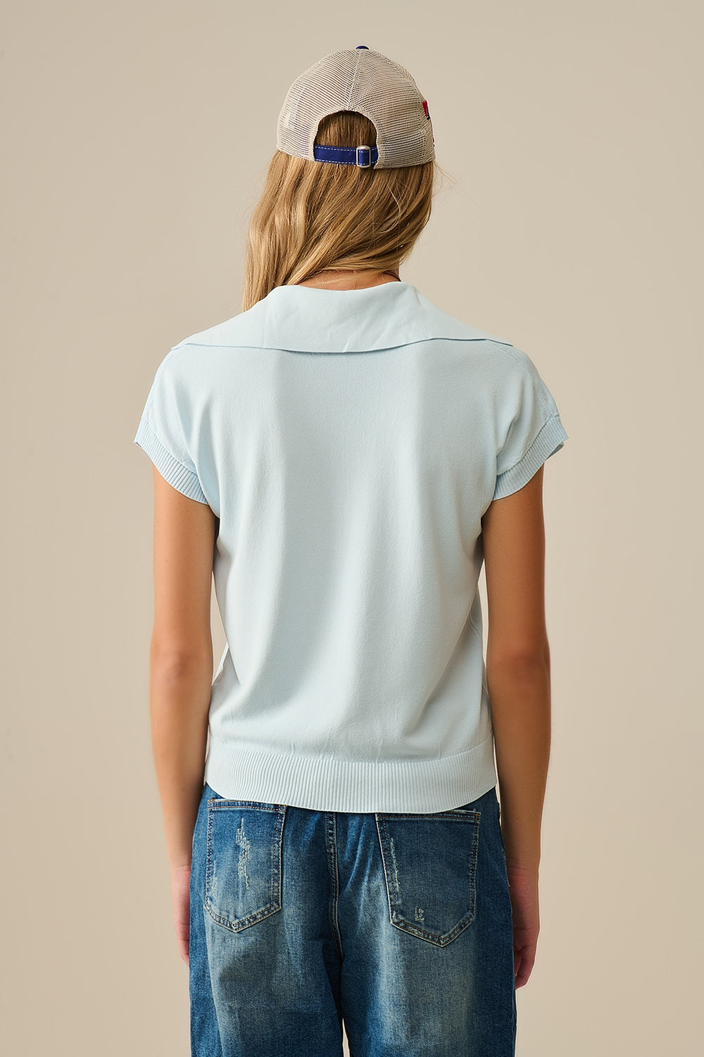 Top à manches courtes de type polo en maille fine bleu ciel