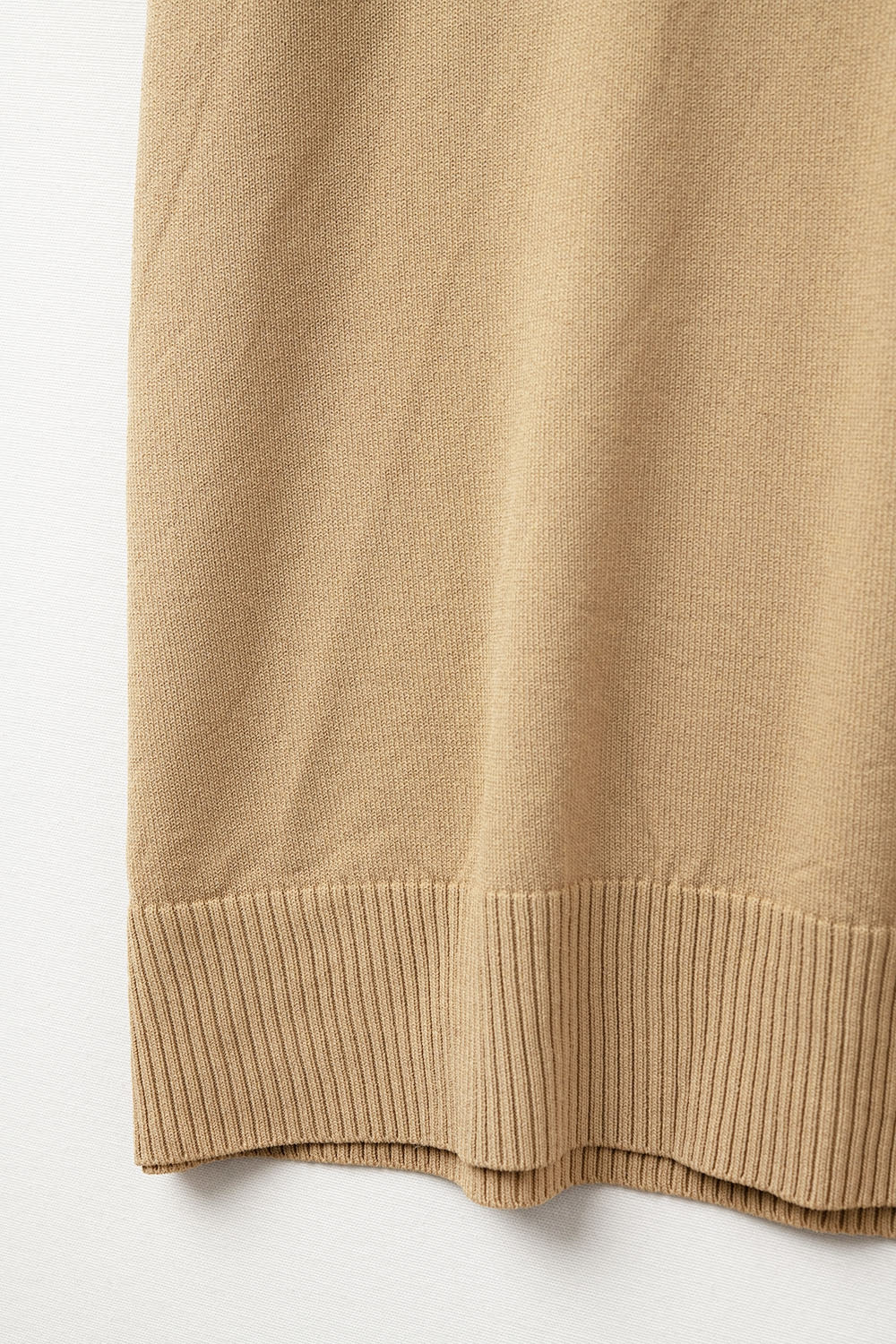 Top à manches courtes de type polo en tricot fin camel