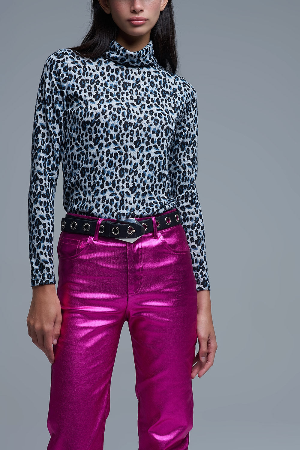 Top à manches longues et col roulé en imprimé léopard gris