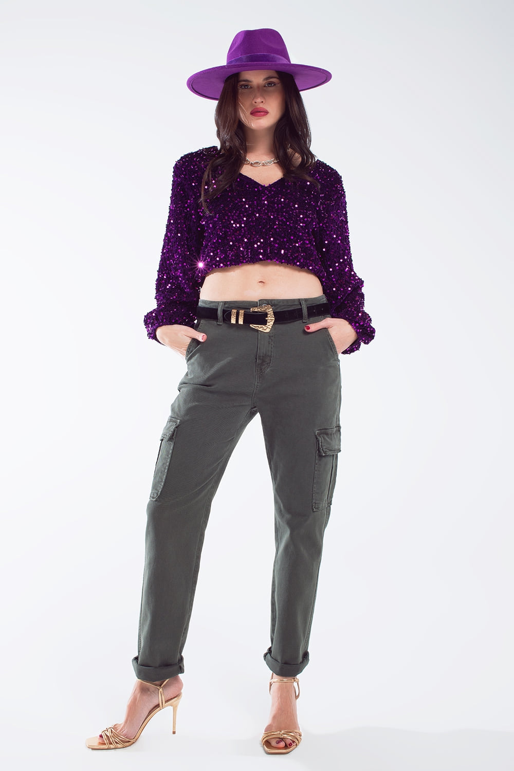 Top à paillettes violet avec décolleté en V manches ballon et dos ouvert