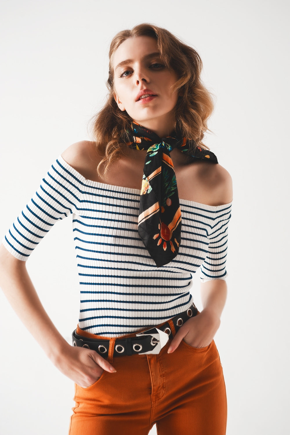 Q2 Top à rayures à encolure Bardot marine