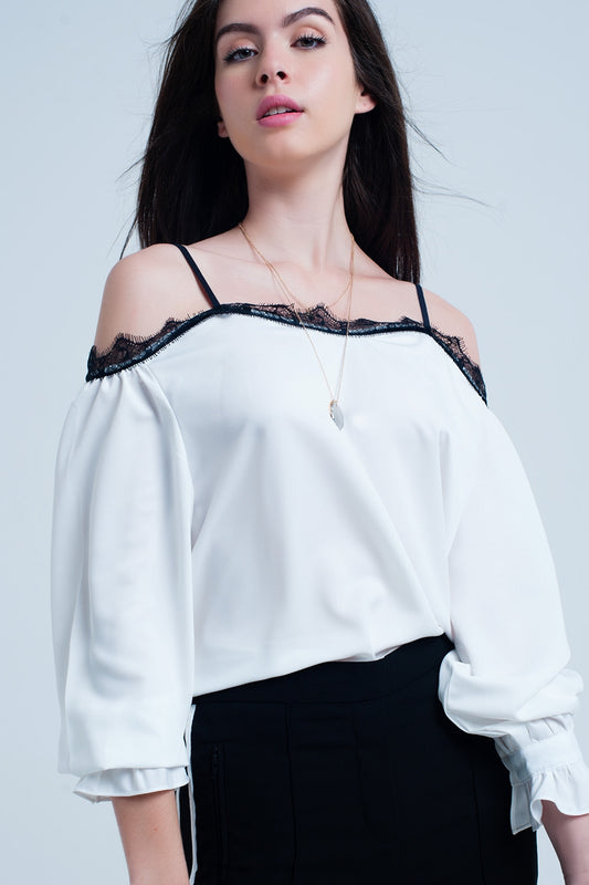 Q2 Top blanc avec dentelle noire avec épaules dénudées