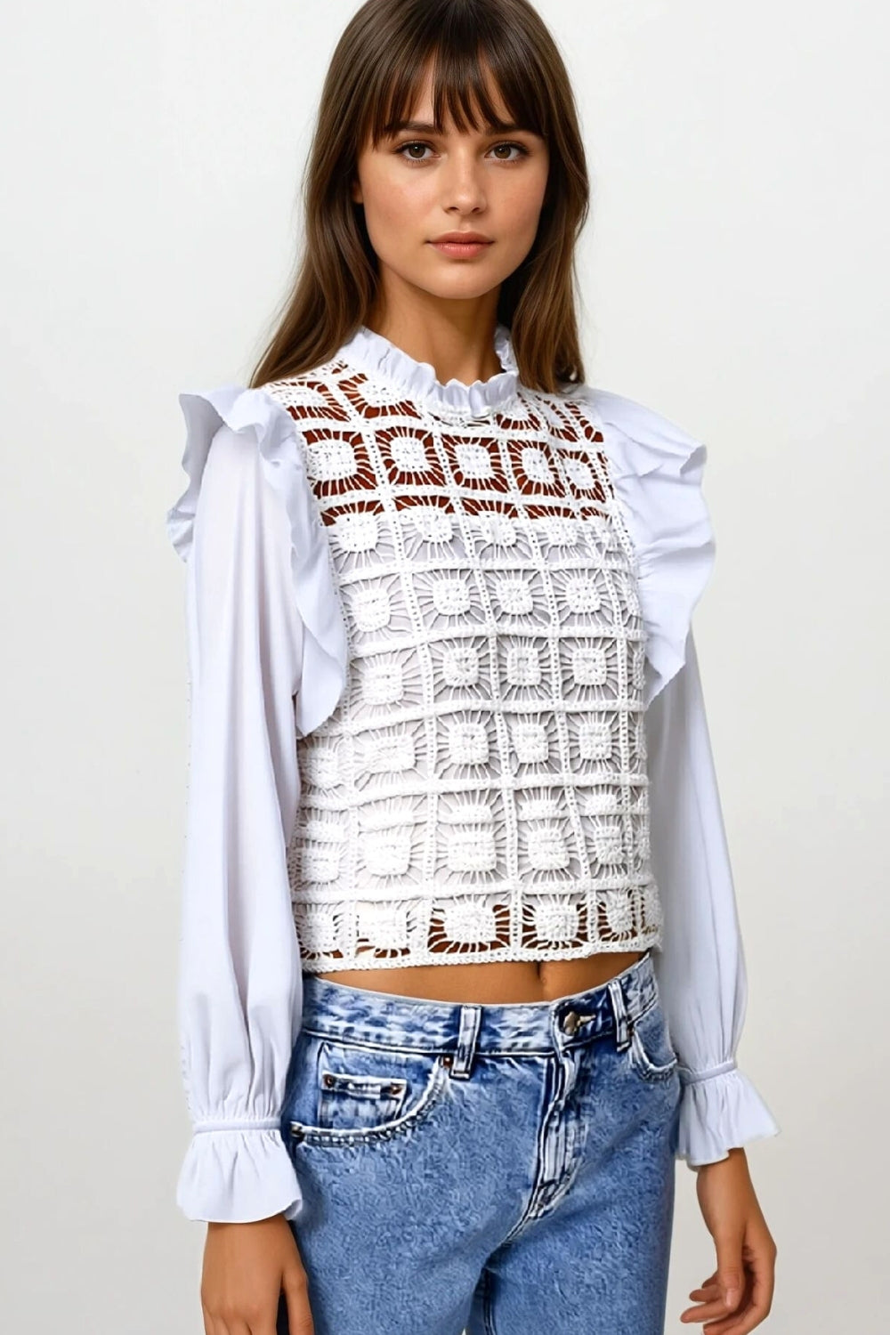 Q2 Top blanc en crochet avec bordure à volants et manches longues
