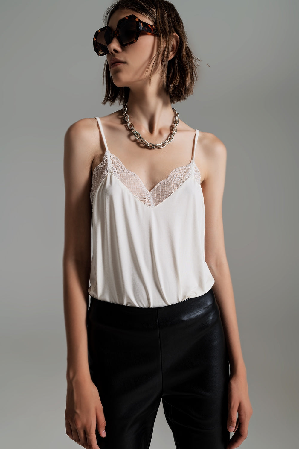 Q2 Top cami à dentelle en crème