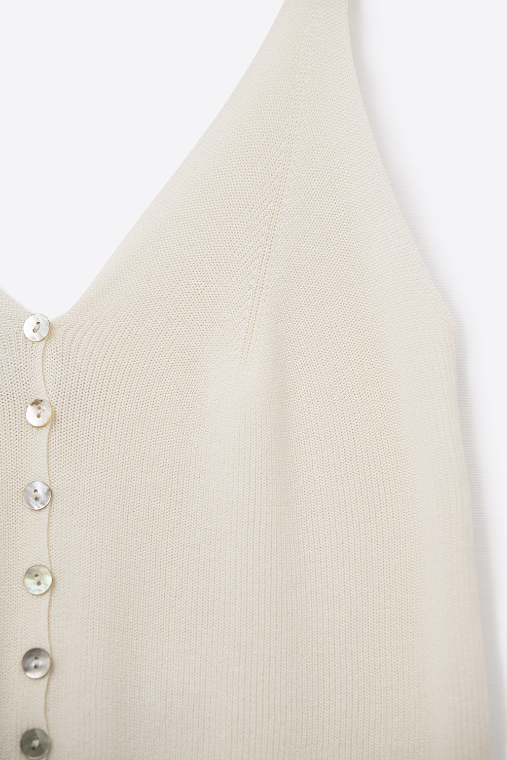 Top court boutonné en tricot beige