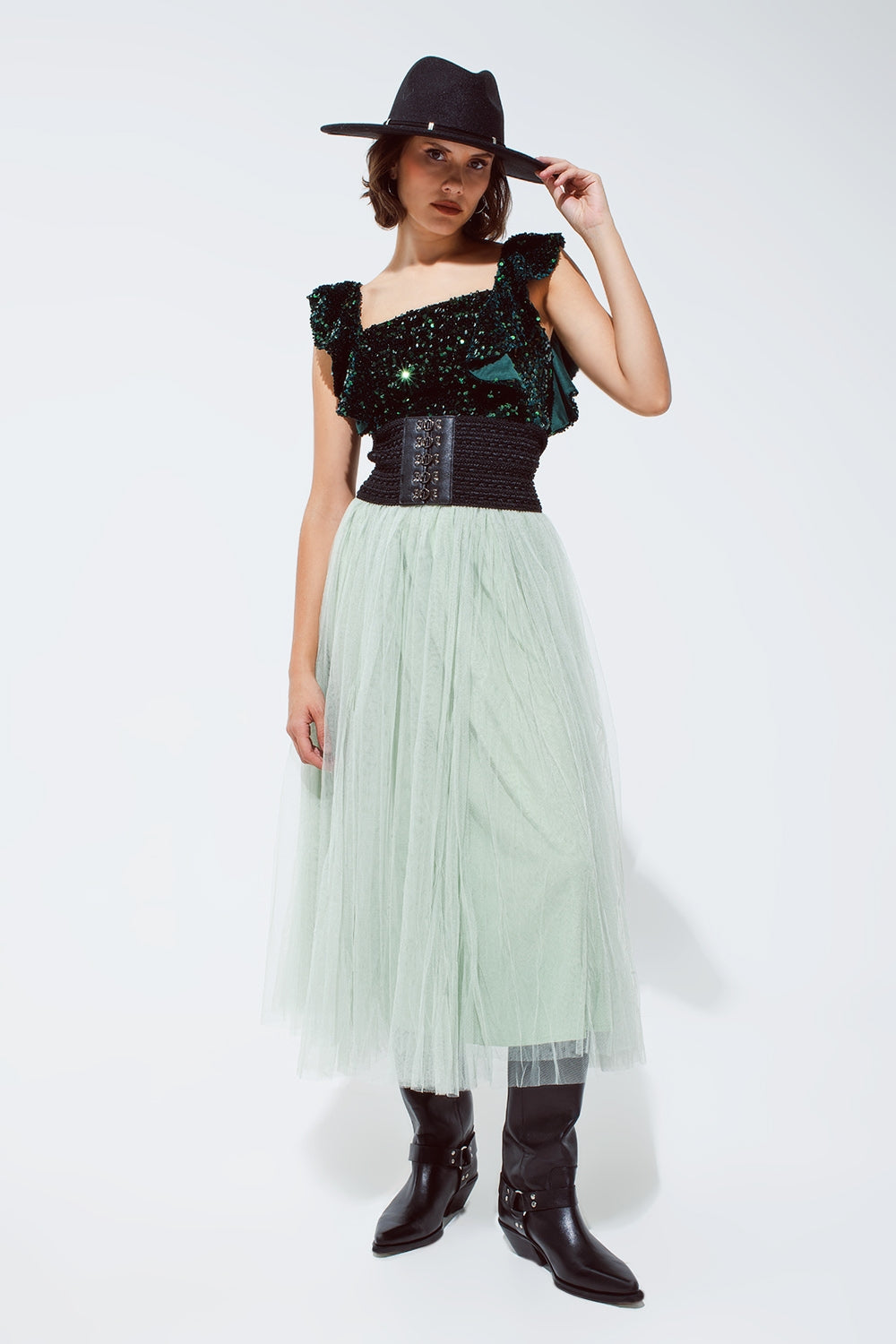 Top croisé à paillettes en vert avec larges bretelles
