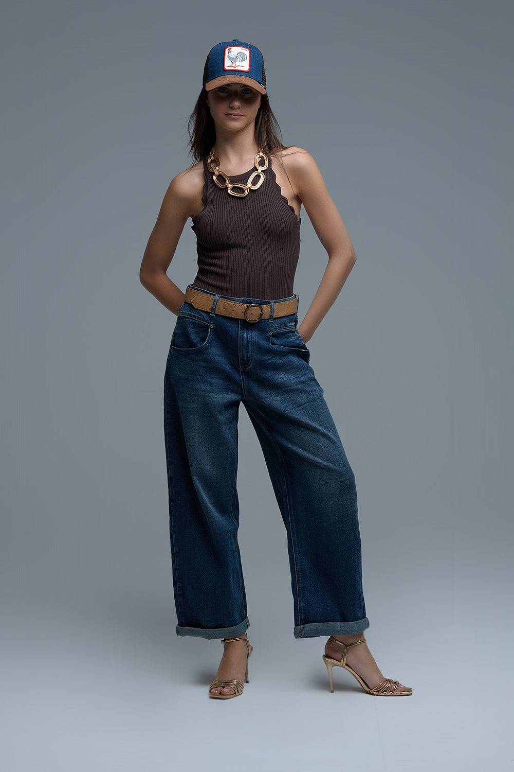 Top dos nu côtelé avec finition festonnée en brun