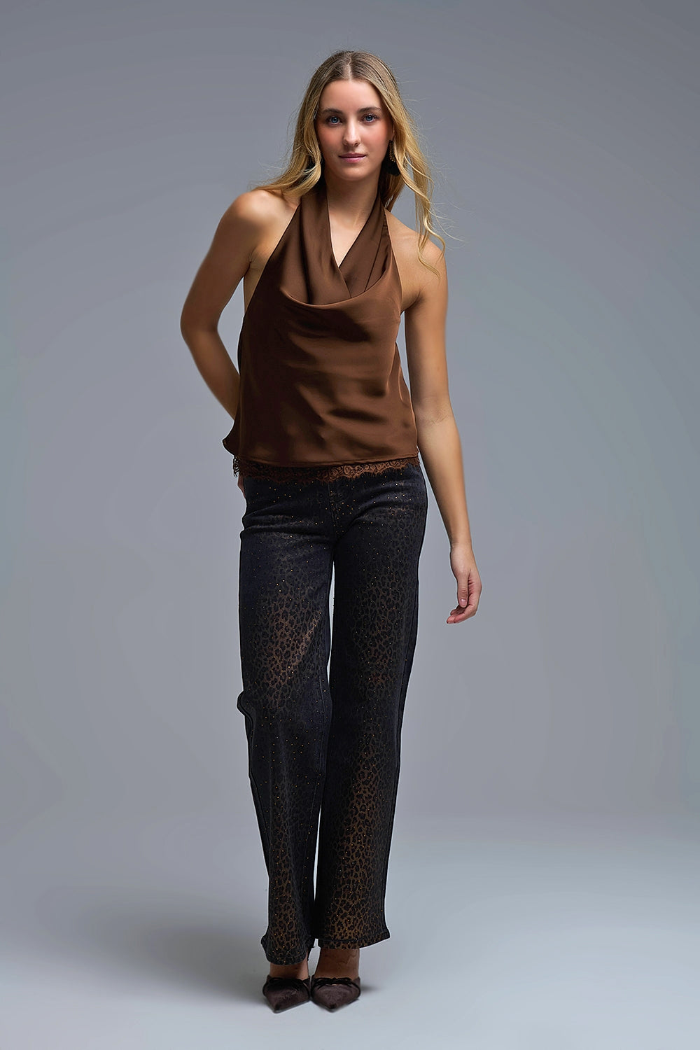 Top dos nu en satin marron avec encolure drapée