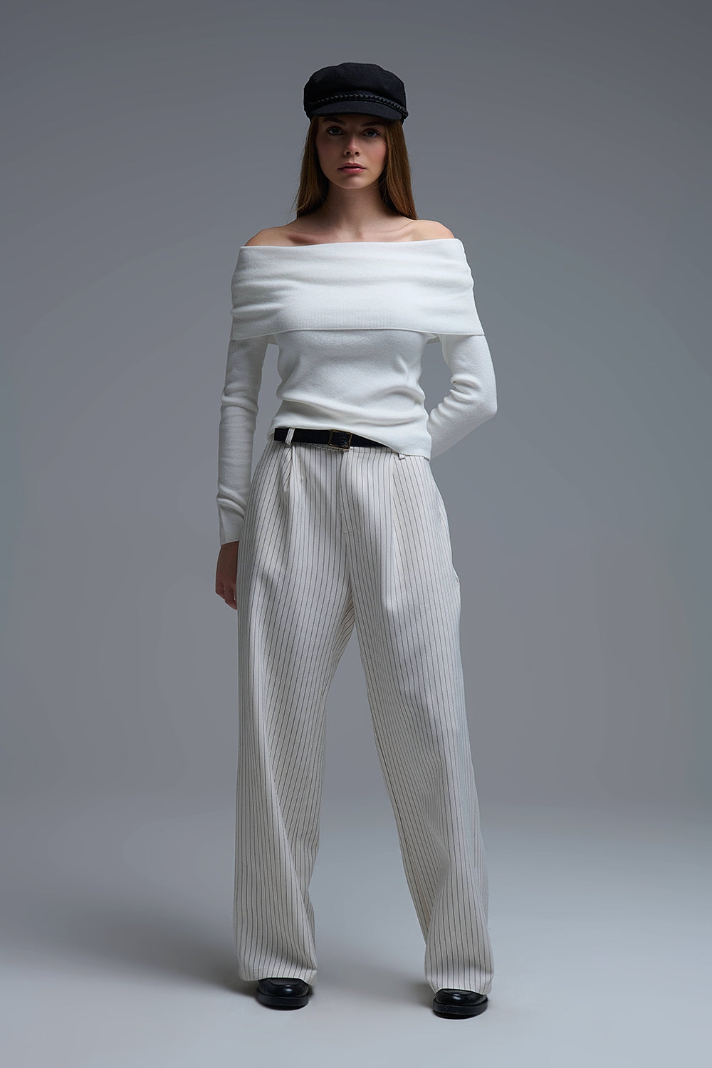 Top en tricot à encolure bateau et épaules courtes en blanc