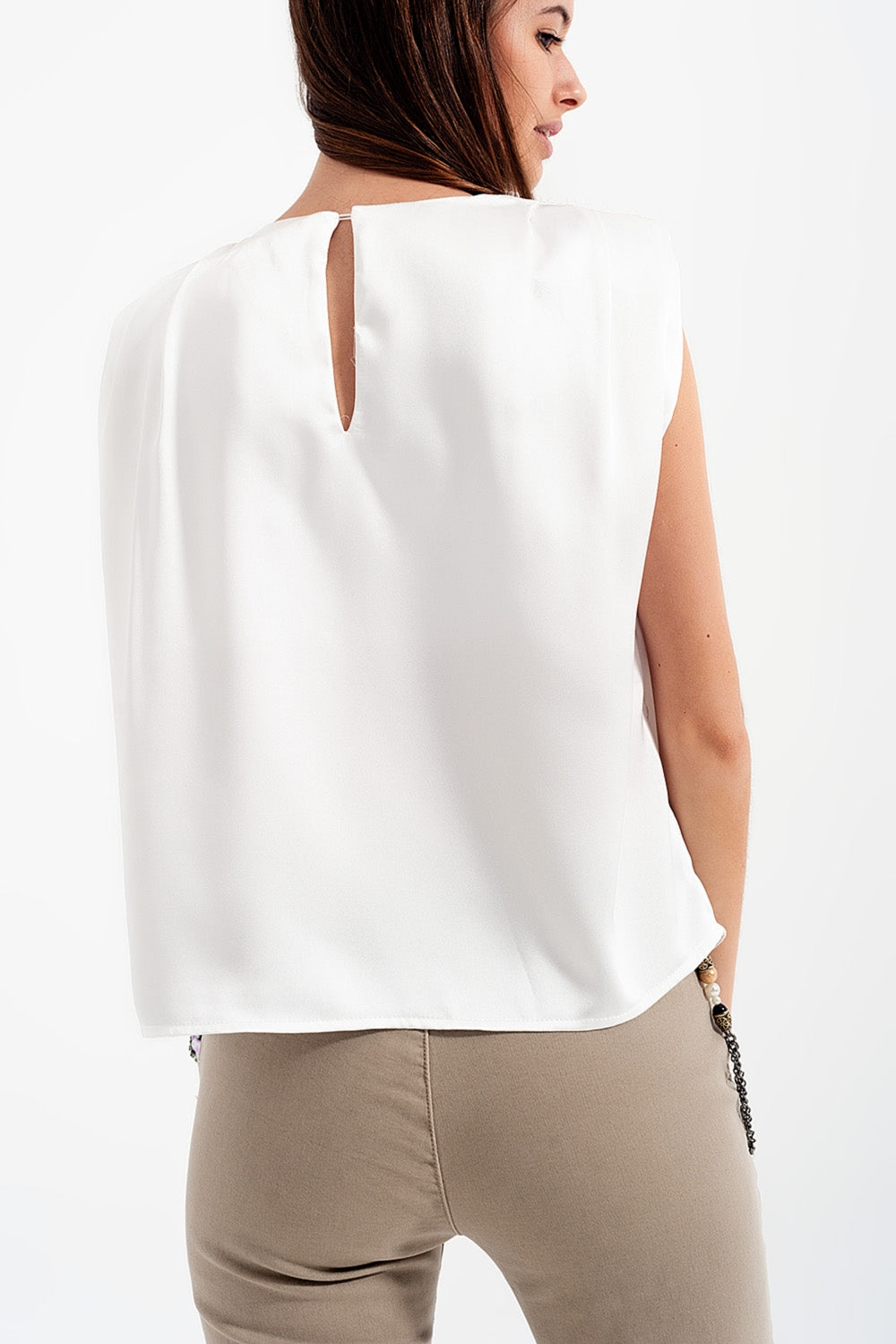 Top sans manches à épaulettes en satin froncé blanc