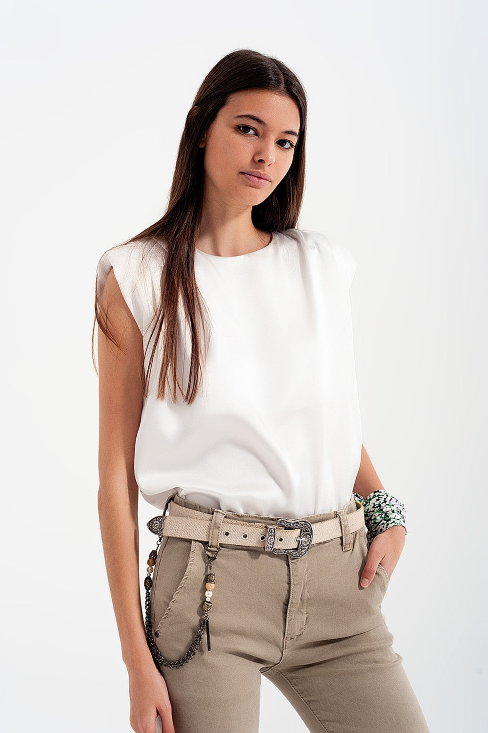 Top sans manches à épaulettes en satin froncé blanc