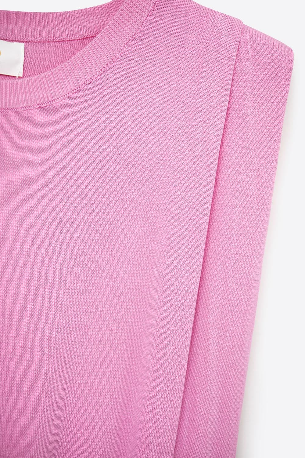 Top sans manches en tricot avec drapé aux épaules en fuchsia