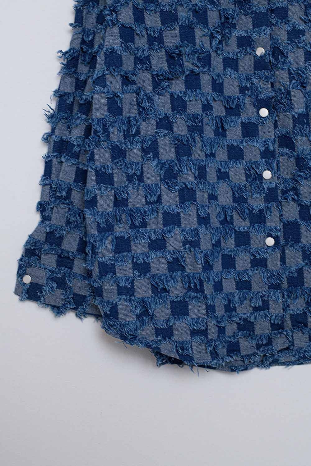 Veste à carreaux bleue avec volants