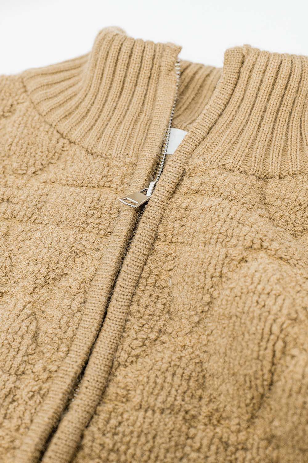 Veste bombardier en tricot doux et épais de couleur camel