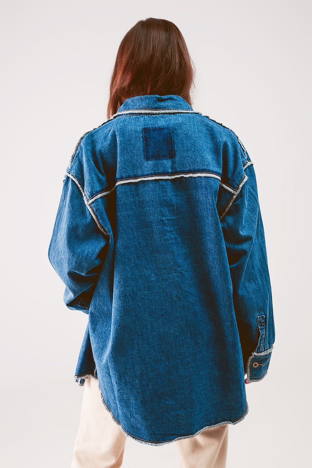 Veste chemise oversize en denim à coutures apparentes structurées bleu moyen