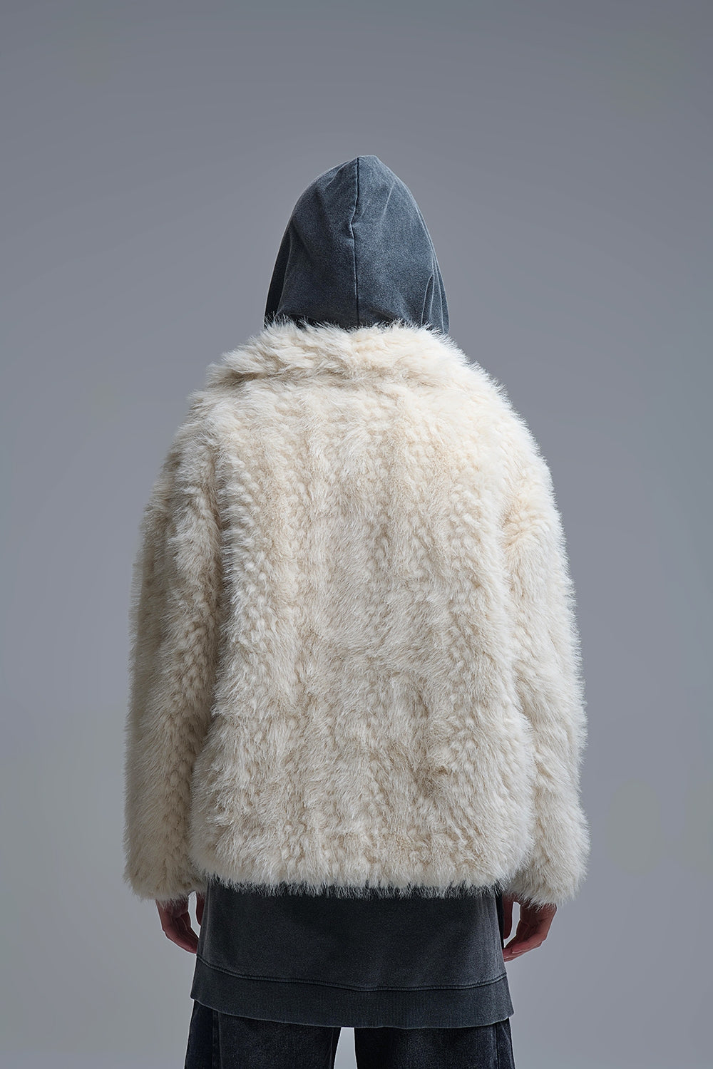 Veste chic en fausse fourrure beige à col large