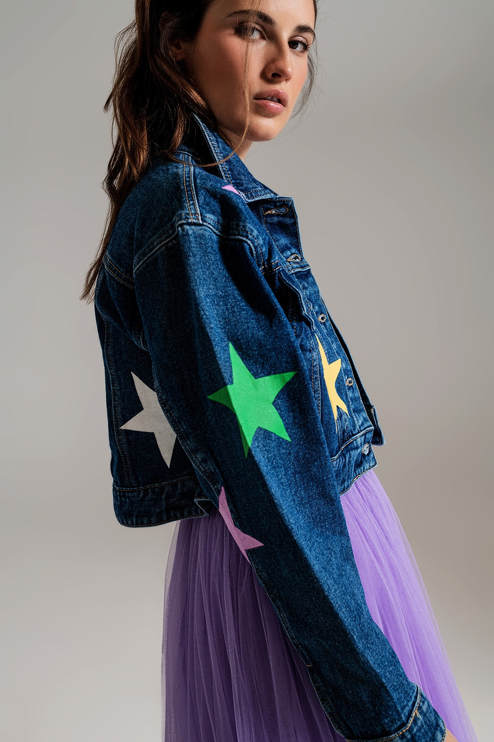 Veste en denim avec imprimé d'étoiles multicouleures
