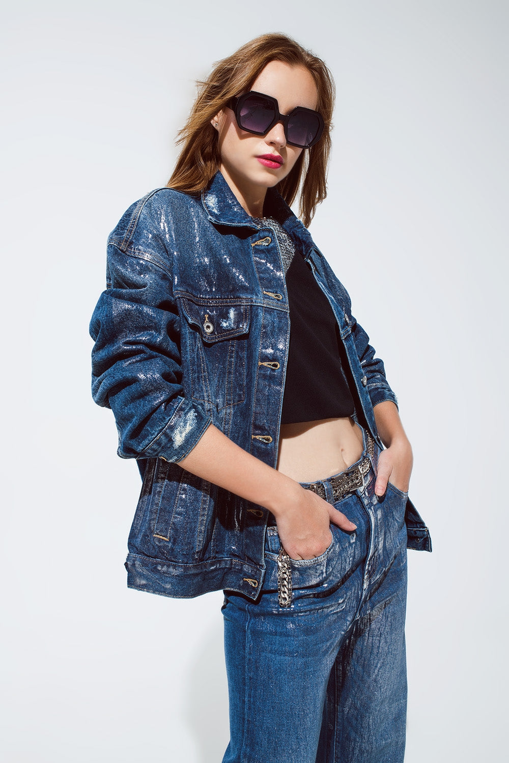 Q2 Veste en denim surdimensionnée avec finition métallique argentée