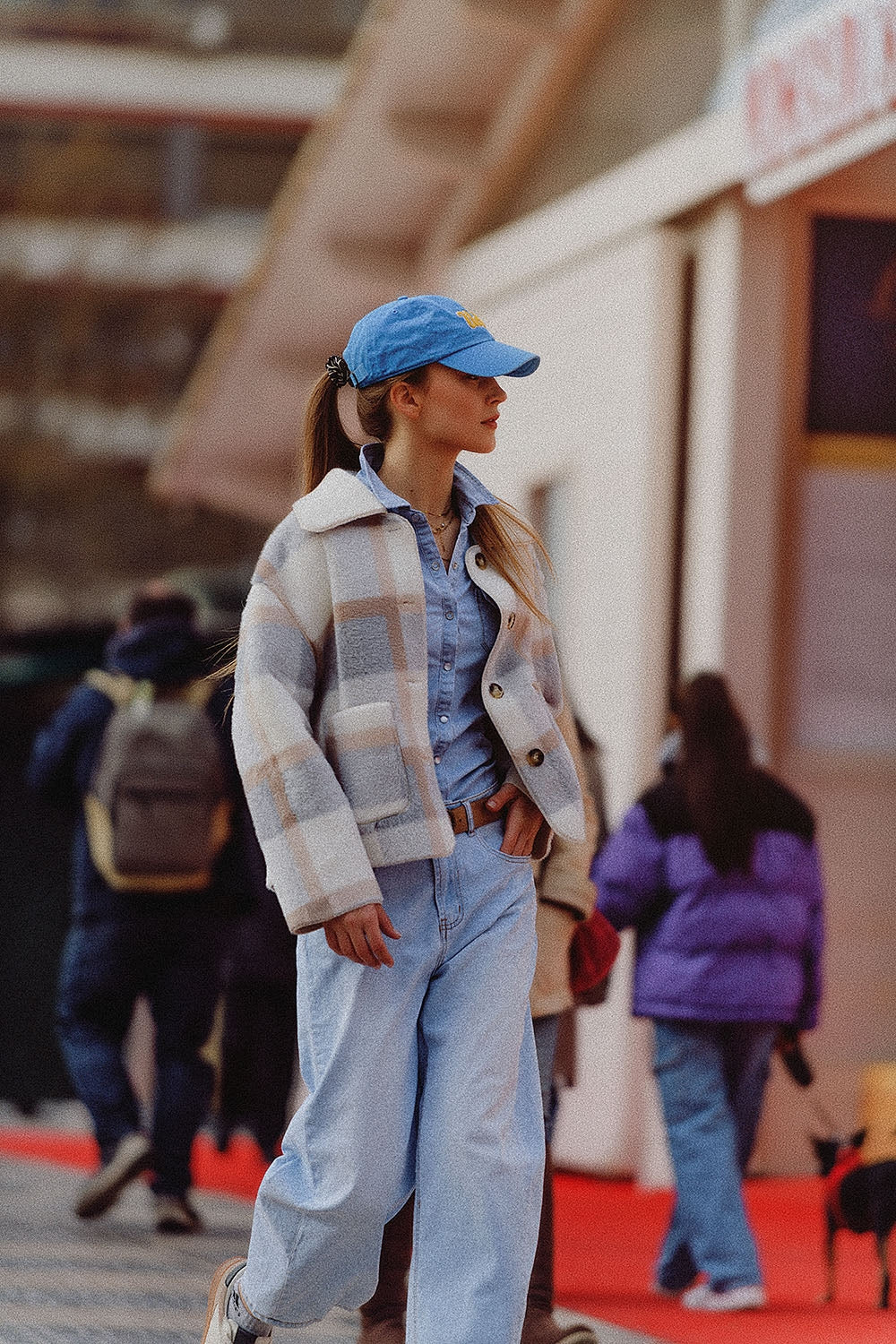 veste en fourrure à carreaux bleus