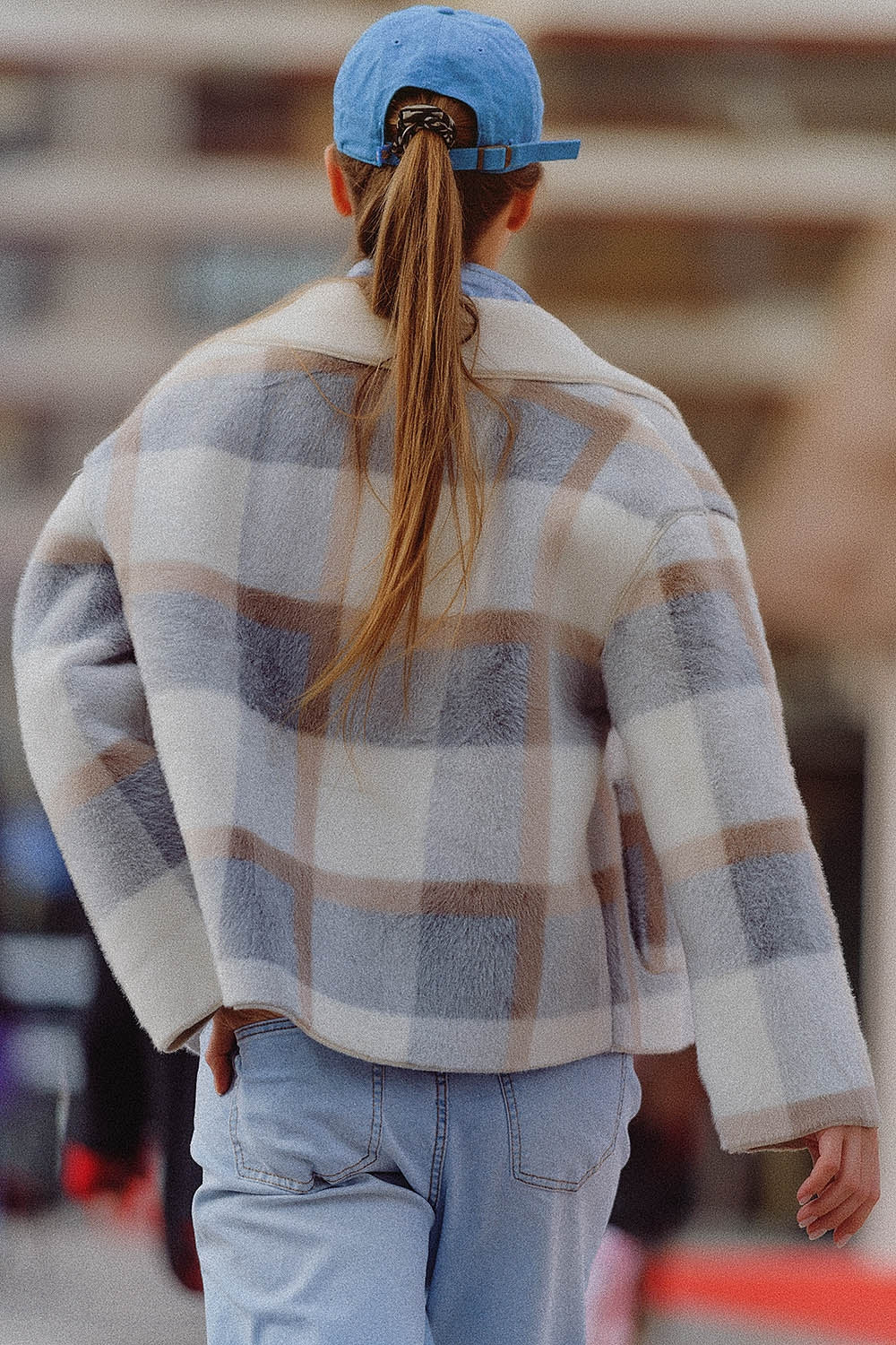 veste en fourrure à carreaux bleus