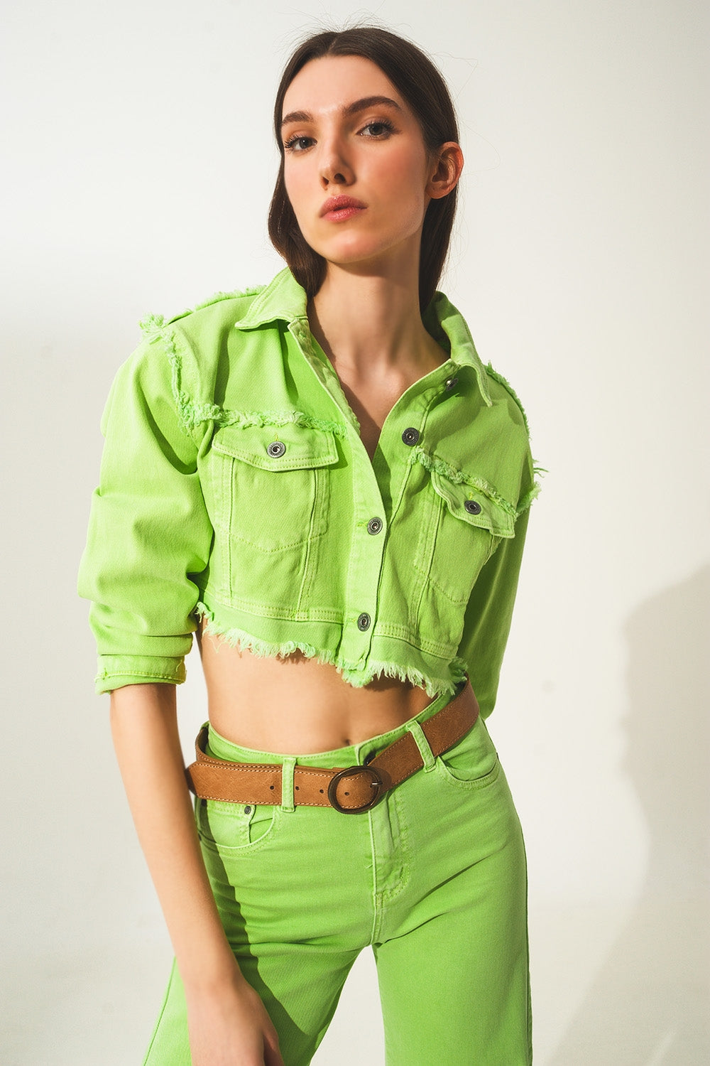 Veste en jean courte style trucker vert acide