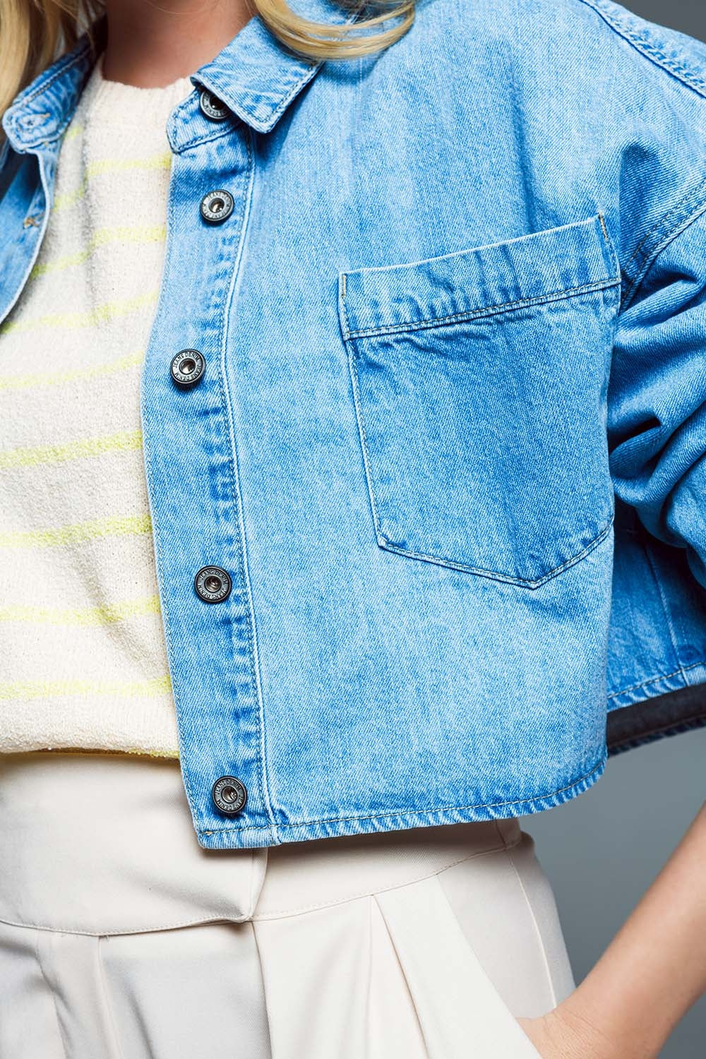 Veste en jean cropped basique en bleu clair Avec poche poitrine