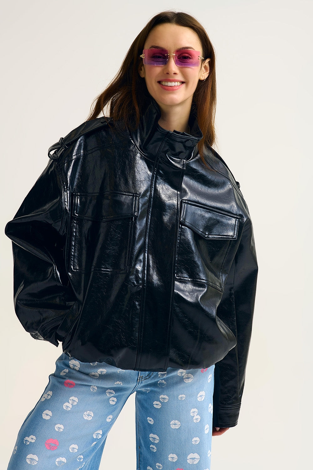 Q2 Veste oversize en faux cuir brillant en noir