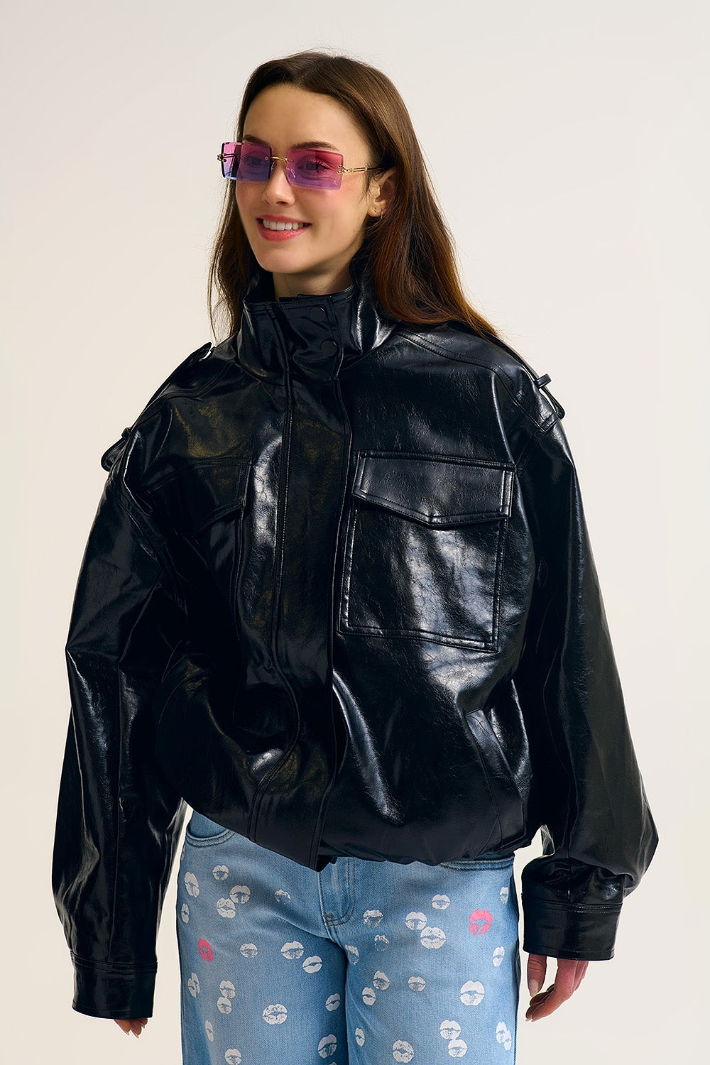 Veste oversize en faux cuir brillant en noir